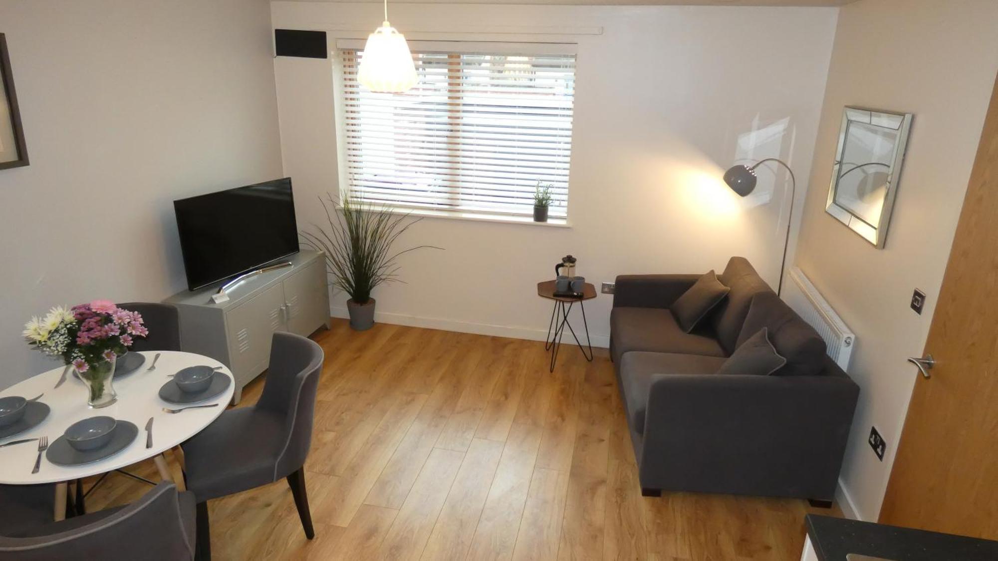 Three Bedroom Townhouse With Parking テルフォード 部屋 写真