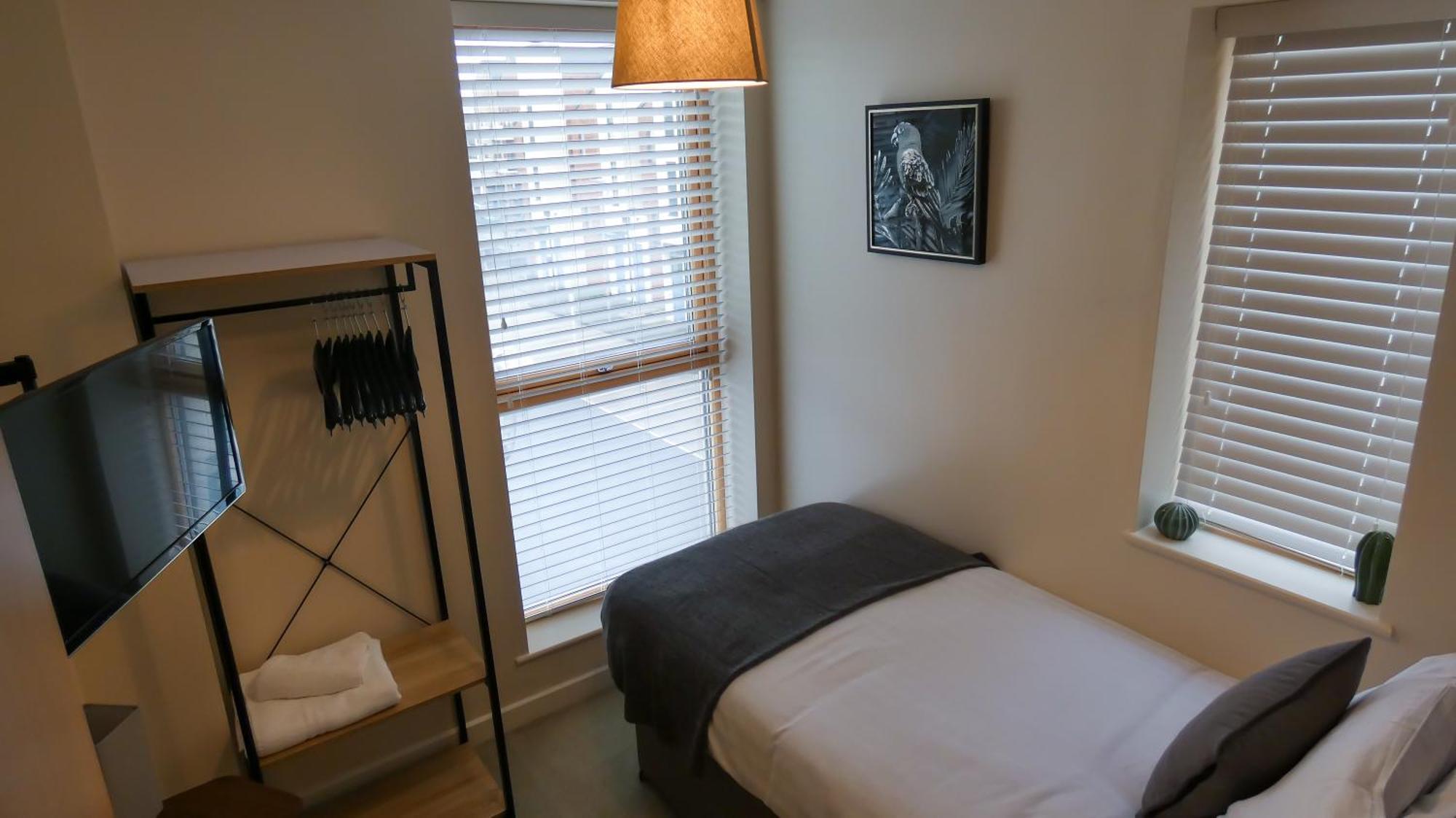 Three Bedroom Townhouse With Parking テルフォード 部屋 写真