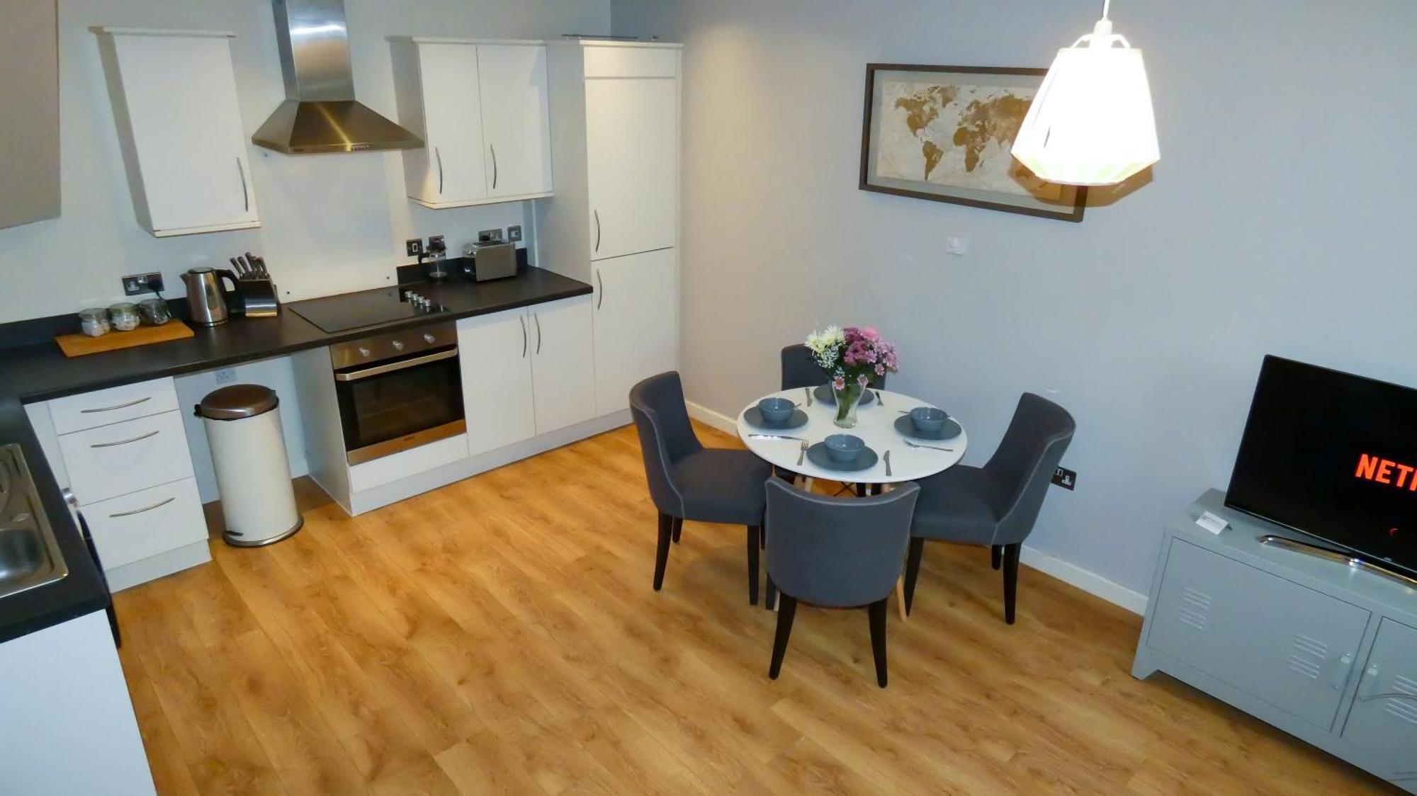 Three Bedroom Townhouse With Parking テルフォード 部屋 写真